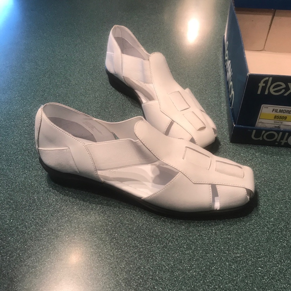 Aerosols White Filmore Sandles Size 6.5 NWOT